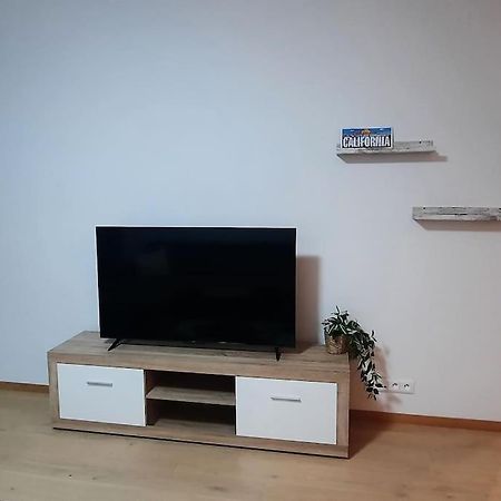 Ferienwohnung Sky-Park Flat&Parking Pressburg Exterior foto